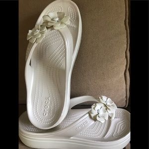 Crocs platform sandals sz 9